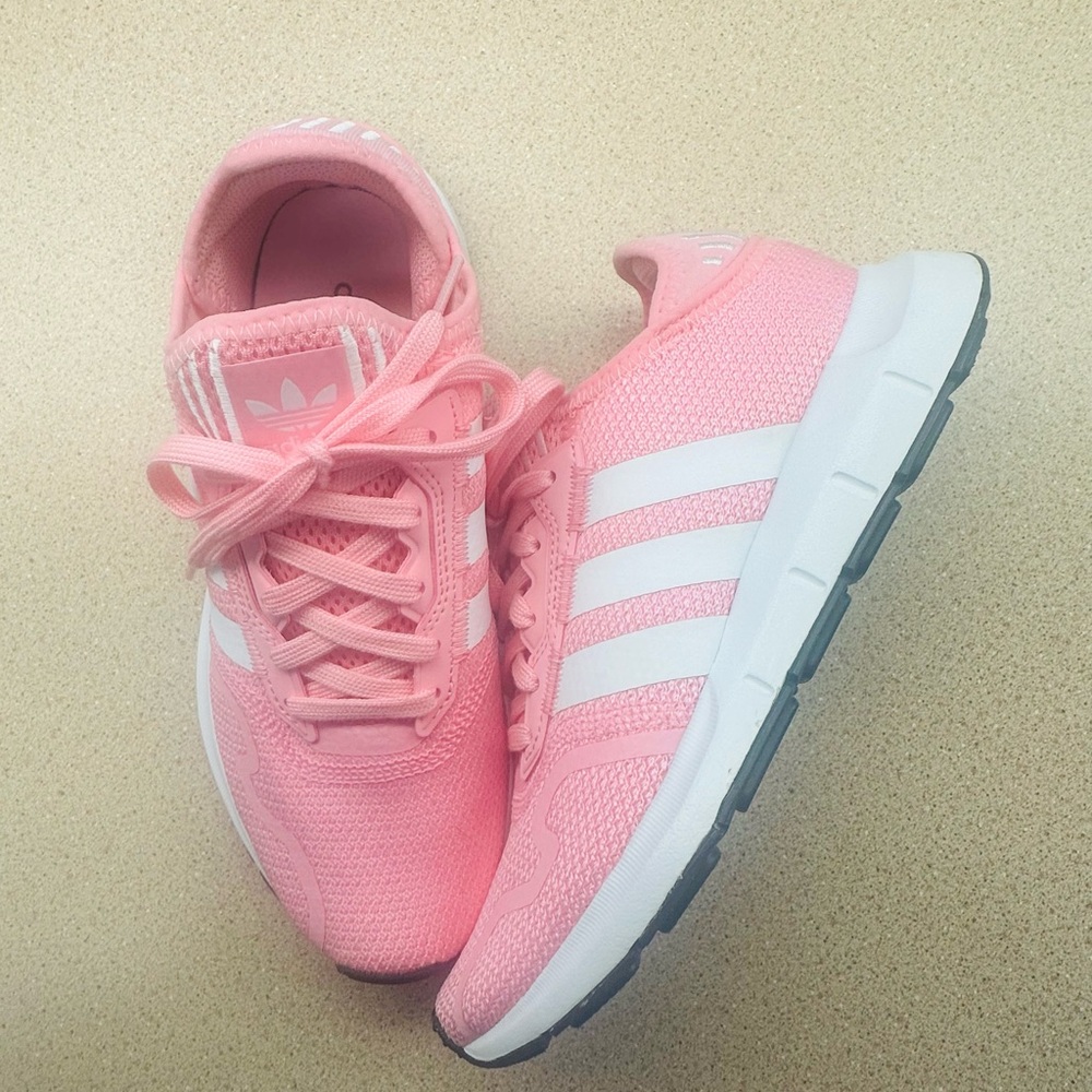 Women’s Adidas Swift Run size 6